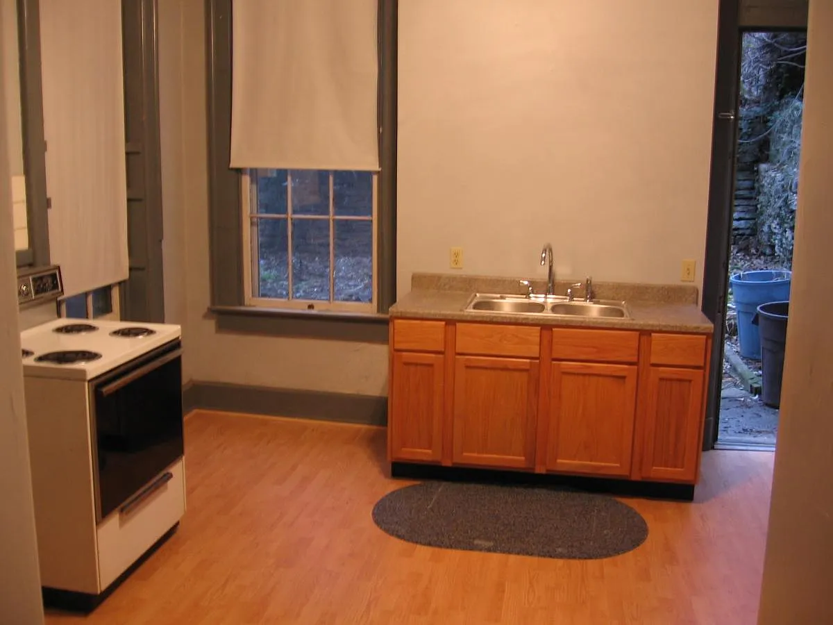 1 bed, 850 sqft, $900 — Photo 3