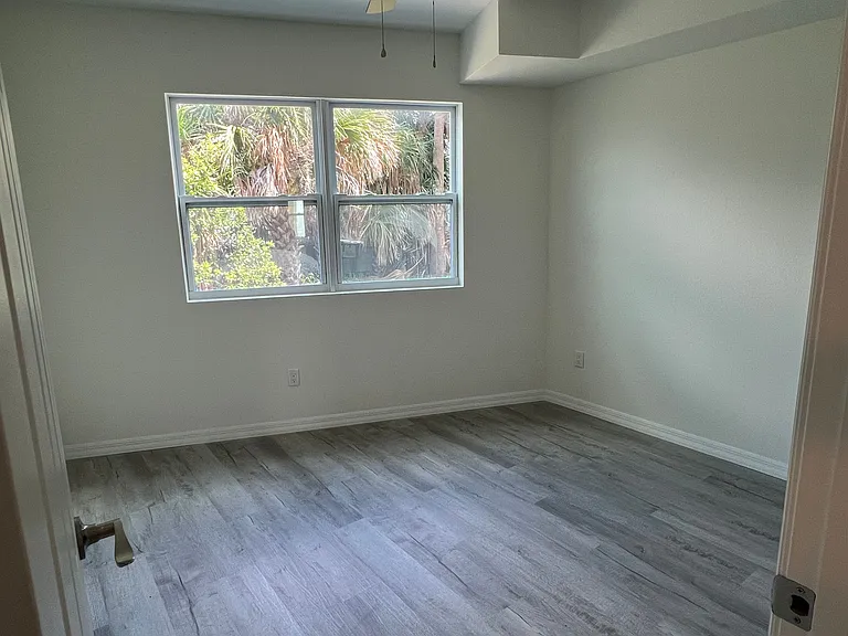 219 S Grandview Ave — Photo 6