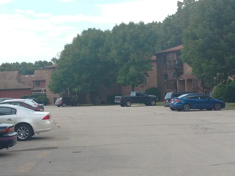 Cedar Creek Apartments-Oshkosh — Photo 5