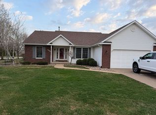 2349 Lindenwood Dr, Bettendorf, IA