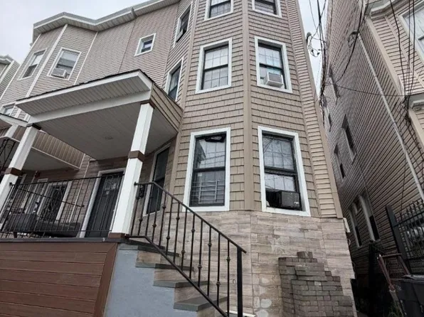 22 17Th Ave, Paterson City, NJ 07501