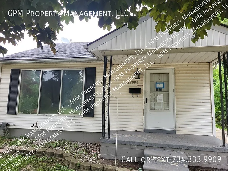 22084 Shakespeare Ave — Photo 2