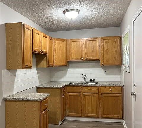 4th image of 6120 E 139th St