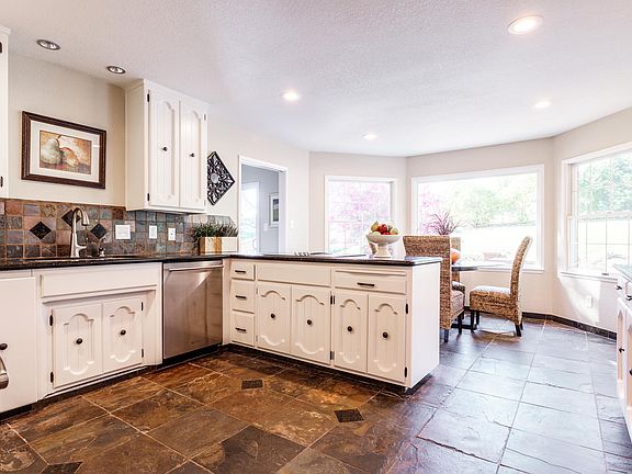 5th image of 2629 Knollwood Dr