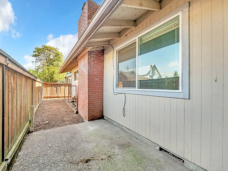 Ferry St - 4 Plex — Photo 19