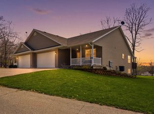 20570 254th St, Delhi, IA 52223