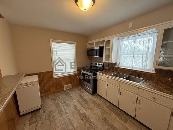 5th image of 740 Lyles St SE