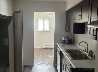 125 Surrey Dr APT 201, Glen Ellyn, IL 60137
