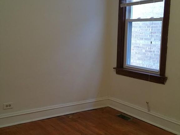 2nd image of 3000 N Knox Ave
