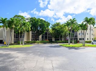 5220 Las Verdes Cir APT 302, Delray Beach, FL 33484