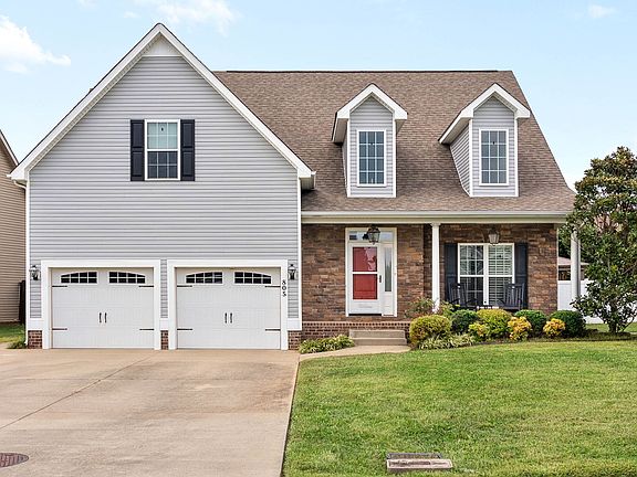 2nd image of 805 Carousel Ct
