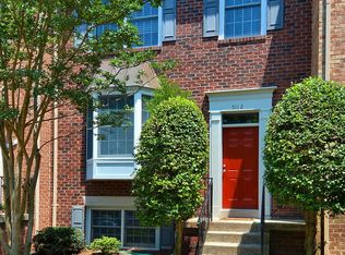 5112 Woodfield Dr, Centreville, VA 20120