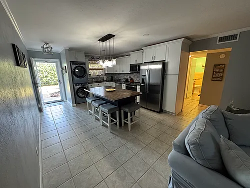 22 Comares Ave #2B Photo 1