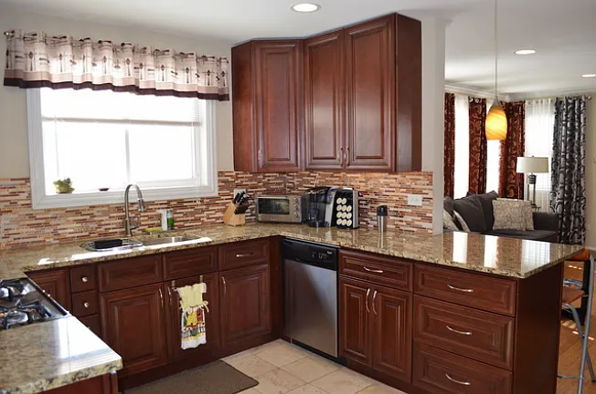 5 bed, 2100 sqft, $3,795 — Photo 2
