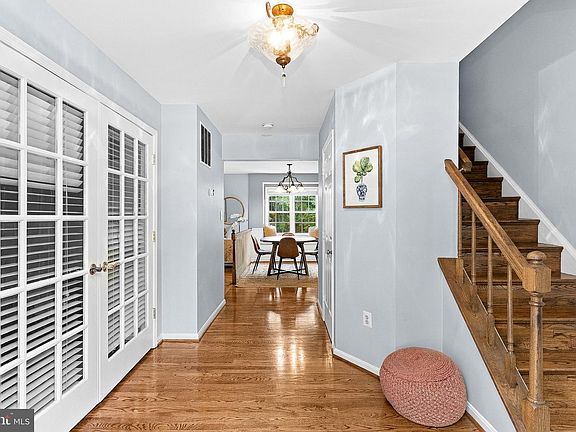 4th image of 121 Regina Dr