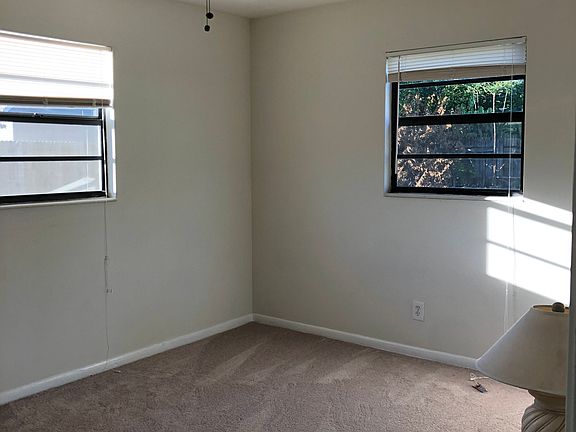 3rd image of 3615 W Wallace Ave