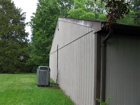 2nd image of 1014 Pecan Ln