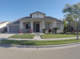 5871 E Garrett Ave, Fresno, CA 93727