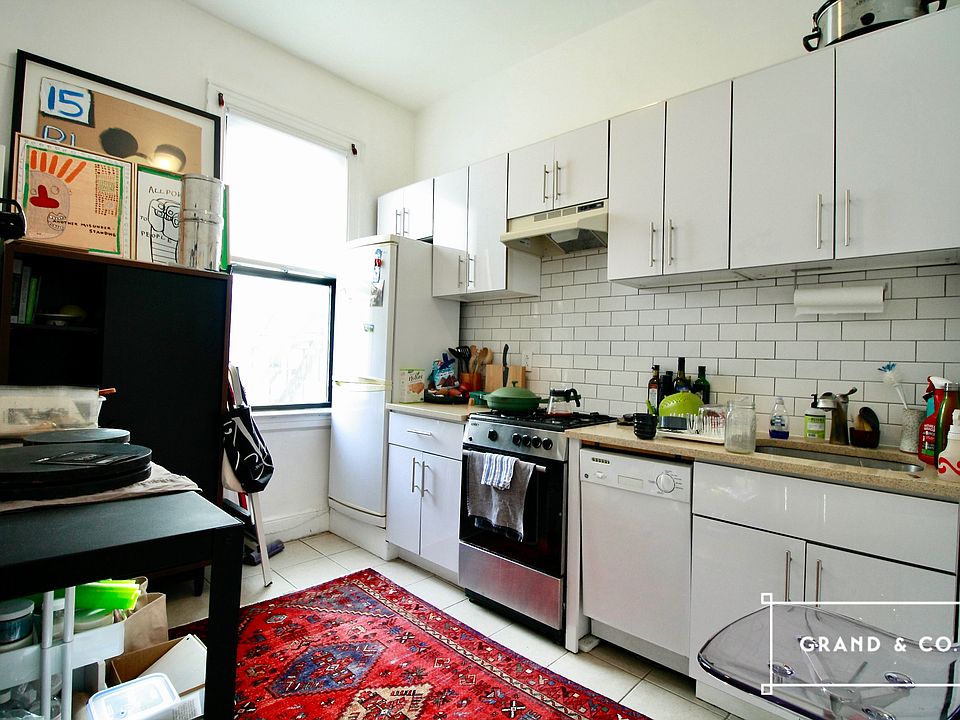2nd image of 359 Manhattan Ave APT 3