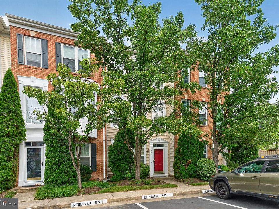 1st image of 932 Harrison Cir