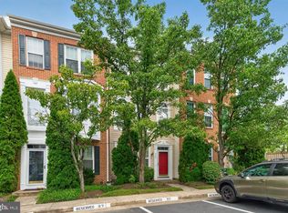 932 Harrison Cir, Alexandria, VA 22304