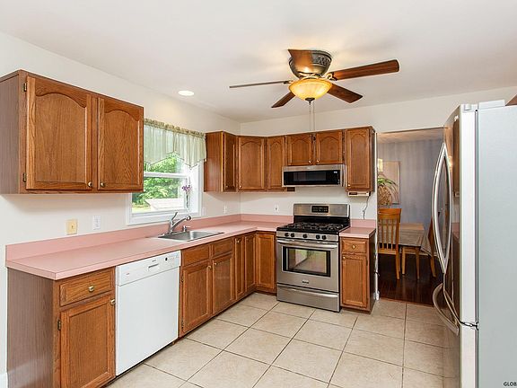 4th image of 558 Acland Blvd