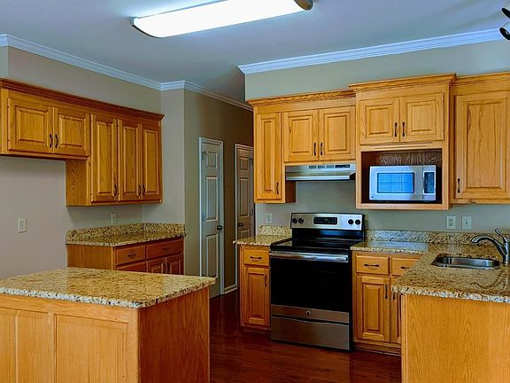 5th image of 104 Spearpoint Ln