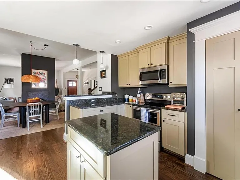1024 Kirkwood Ave SE — Photo 15