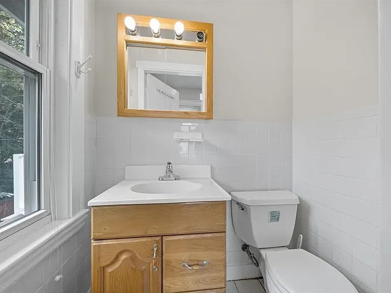 Bathroom in Main bedroom