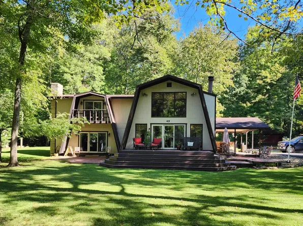 49 Country Club Rd, Terra Alta, WV 26764