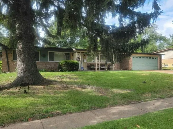 1565 Bay Meadows Dr, Florissant, MO 63033
