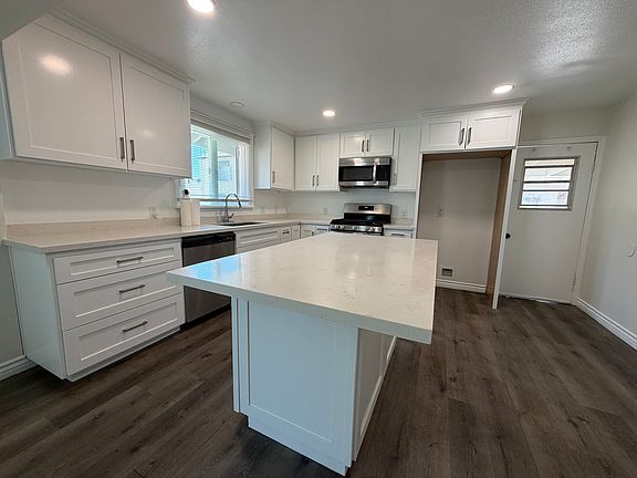 5th image of 718 Raleigh St