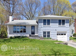 15 Morewood Oaks, Port Washington, NY 11050