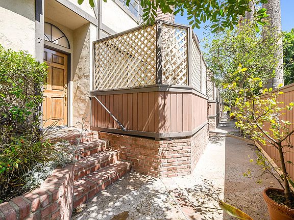 3rd image of 427 S El Molino Ave APT 7