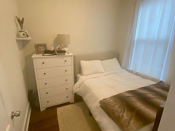 3rd image of 854 W Armitage Ave #3
