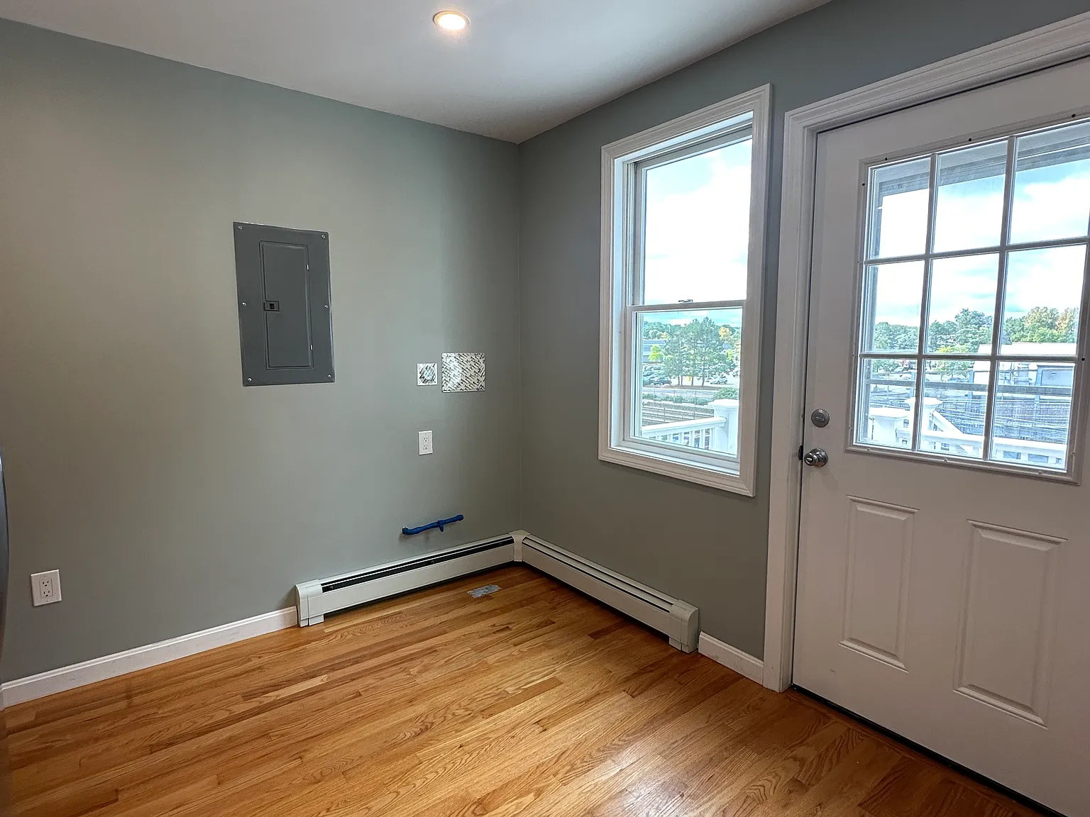 2 bed, 750 sqft, $2,400 — Photo 3