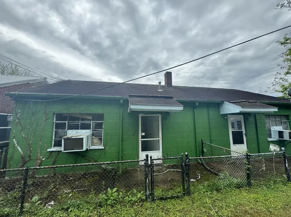 172 W Falls View Rd, Charlton Heights, WV 25040