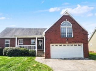 1184 Country Fields Ln, Clarksville, TN 37040