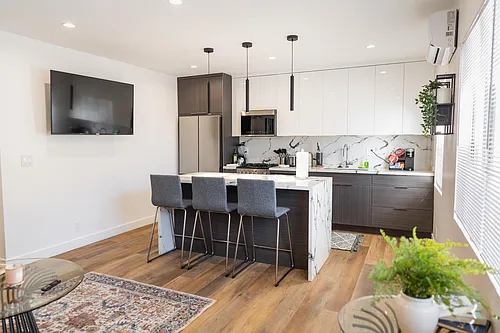 10863 Kling St Photo 1