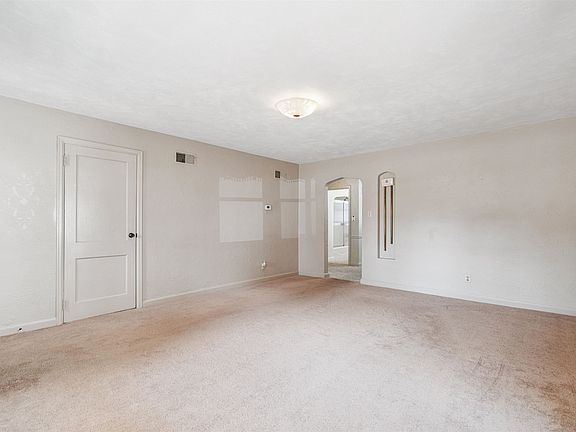4th image of 512 7th Ave SE