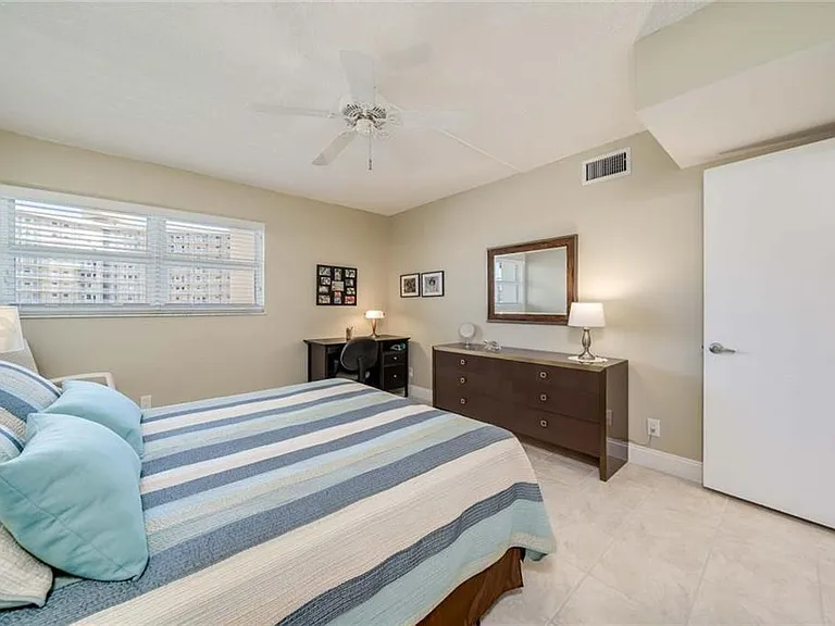 299 N Riverside Dr #604 — Photo 20