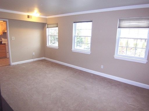 4th image of 2105 N Taft St APT 6