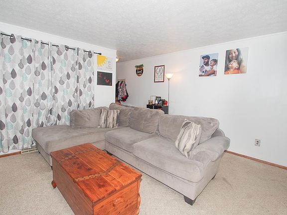 3rd image of 3740 Dresden St