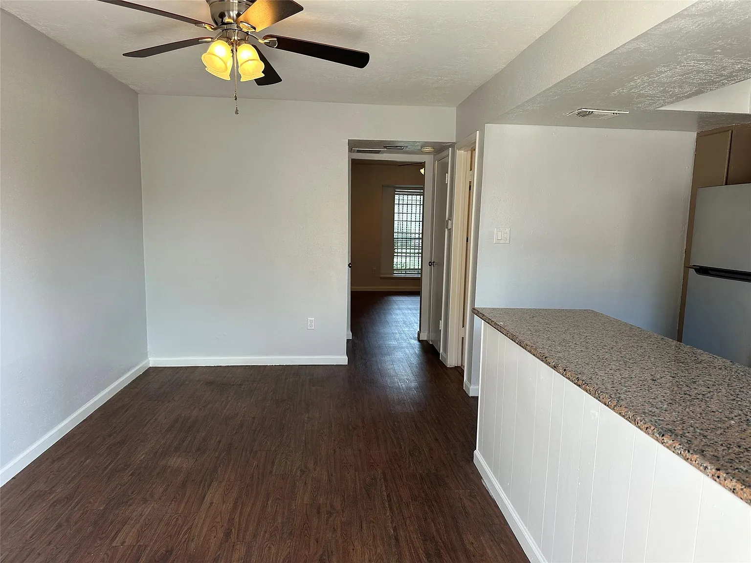 2 bed, 1.5 bath, 1056 sqft, $1,250 — Photo 3