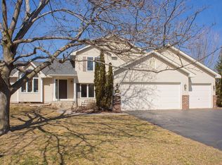 8712 Valley View Pl, Chanhassen, MN 55317