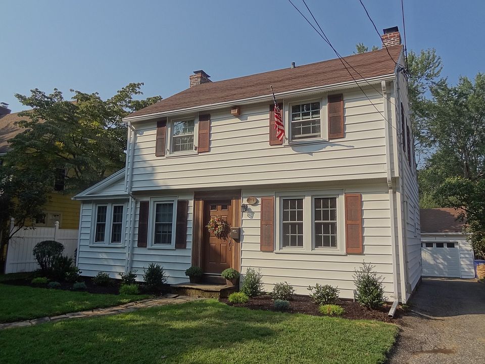 Well Maintained and Charming 1928 Brooklawn Colonial