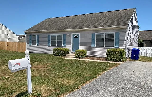 3 bed, 1232 sqft, $1,800 — Photo 1
