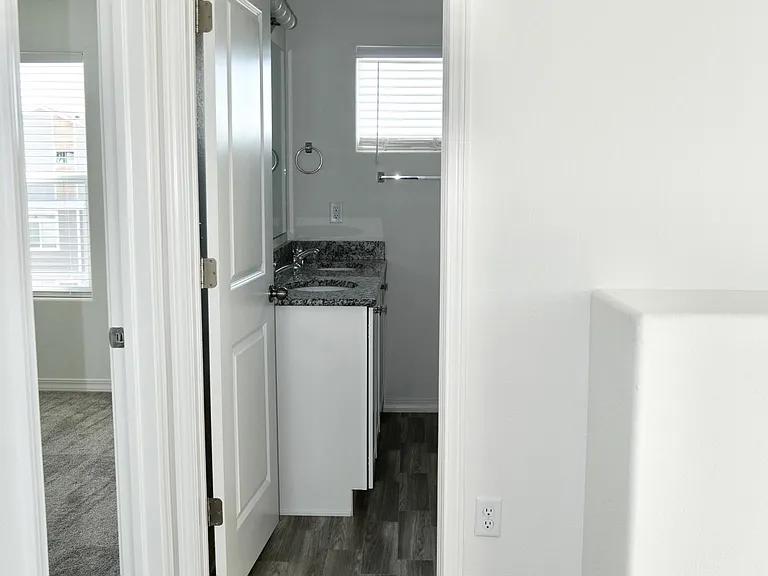 706 Grissom Dr — Photo 7