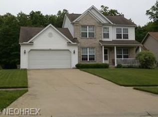 864 Collins Pond Dr, Ravenna, OH 44266