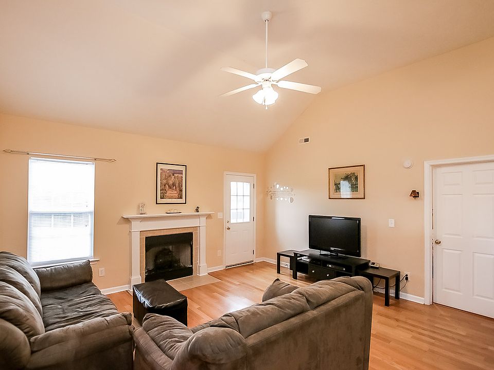 1st image of 111 Kelso Ct
